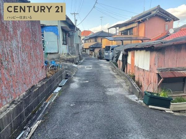 岡崎市百々町字池ノ入の売地の前面道路含む現地写真