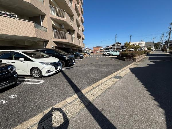 サンシティ北野公園の駐車場|敷地内駐車場です。