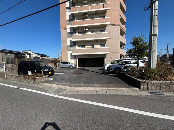 サンシティ北野公園の駐車場|敷地内駐車場です。