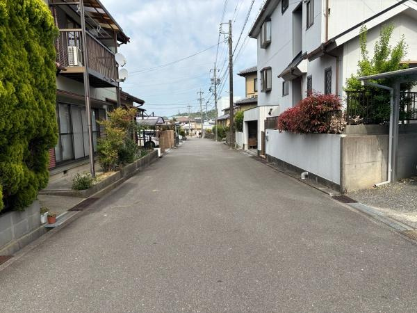 岡崎市上地1丁目・中古戸建の前面道路含む現地写真|前面道路です。