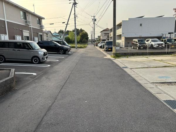 岡崎市大和町鳥ヶ城・中古戸建の前面道路含む現地写真|前面道路です。