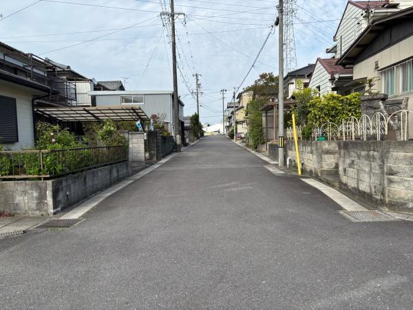 岡崎市竜泉寺町・中古戸建の前面道路含む現地写真|前面道路です。