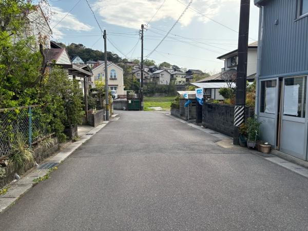 岡崎市竜泉寺町・中古戸建の前面道路含む現地写真|前面道路です。
