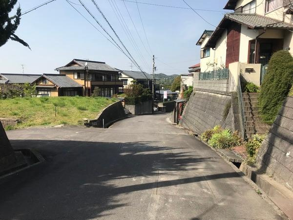 岡崎市本宿町上トコサフ・中古戸建の前面道路含む現地写真