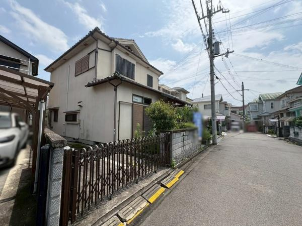 貴志川町岸宮　中古戸建の前面道路含む現地写真