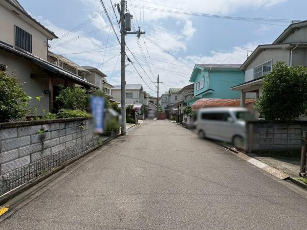 貴志川町岸宮　中古戸建の前面道路含む現地写真