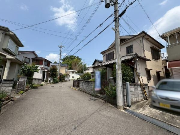 貴志川町岸宮　中古戸建の前面道路含む現地写真