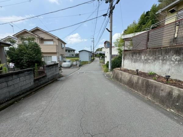 貴志川町岸宮　中古戸建の前面道路含む現地写真