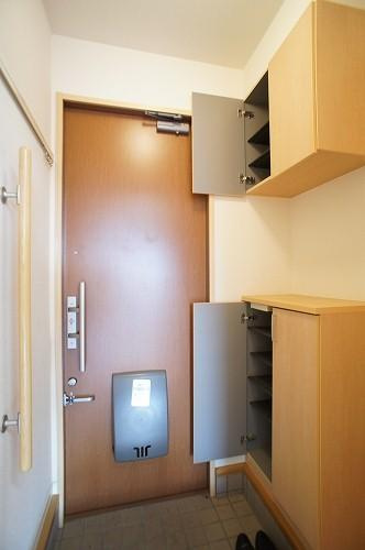 シャーメゾン実咲 弐番館の玄関