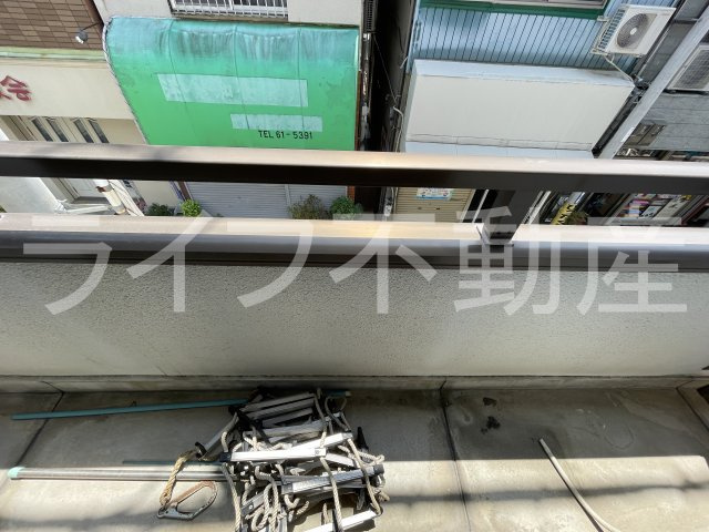 フレックス花園のバルコニー|外からの目が気にならないバルコニーで洗濯物が干せます