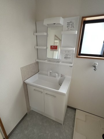 光井1丁目　一戸建借家の独立洗面台
