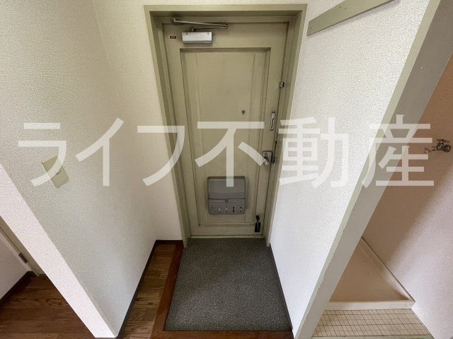 旭ハイツの玄関|ゆったりとした玄関です