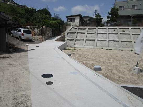 【前面道路含む現地写真】