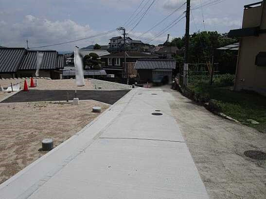 【前面道路含む現地写真】