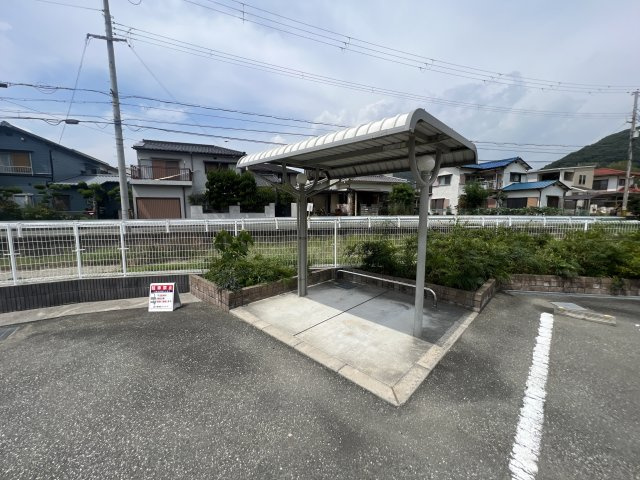 シン．シン．ハウスＤの駐車場