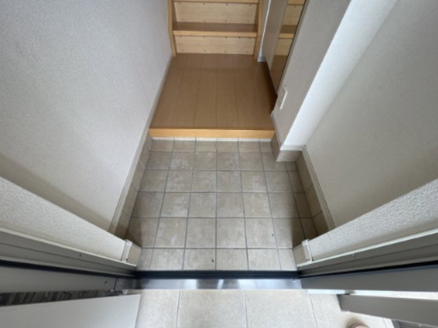 シン．シン．ハウスＤの玄関|
