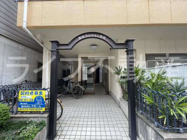 藤井マンション岩田のエントランス|落ち着いたエントランスです