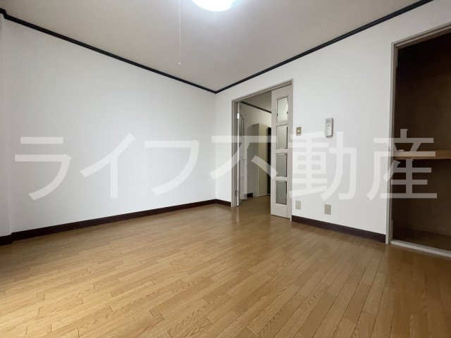 藤井マンション岩田の居間・リビング|ゆったりとした居間です