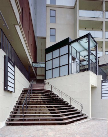 草津市南草津１丁目の店舗一部のエントランス