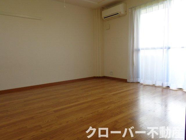 ピーチヒルズの居間・リビング|洋室