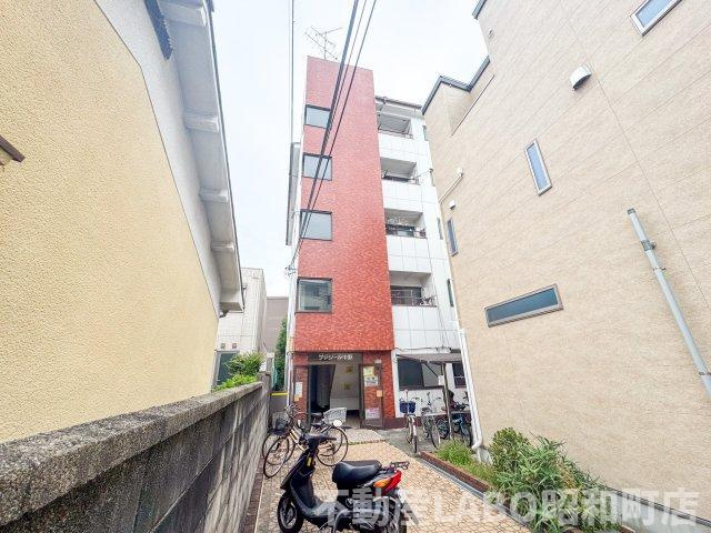 プレジール中野の外観