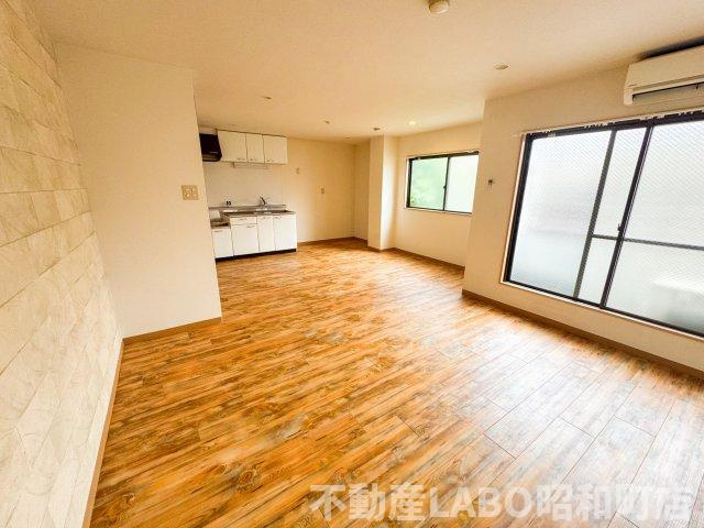 プレジール中野の居間・リビング