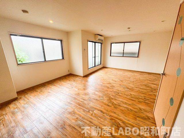 プレジール中野の洋室