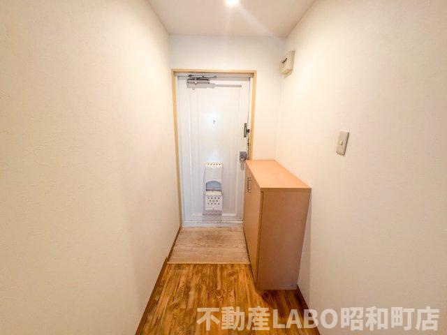 プレジール中野の玄関