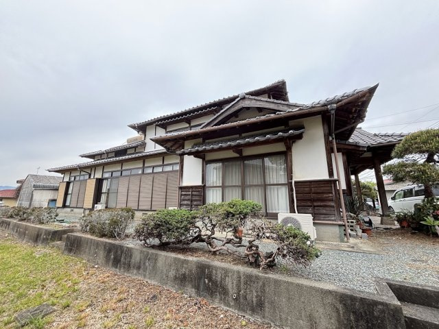 宇城市松橋町西下郷　8DK戸建て