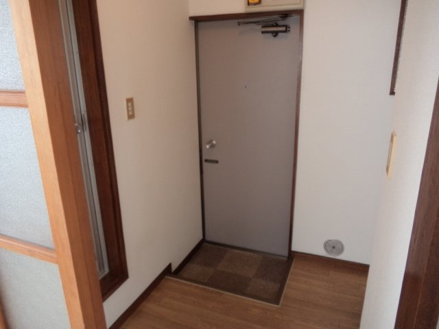 エステート白山の玄関