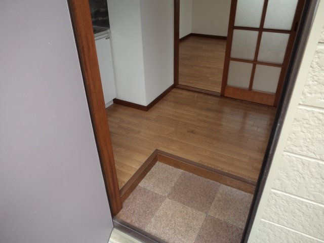 エステート白山の玄関