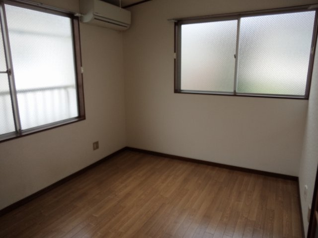 エステート白山の居間・リビング