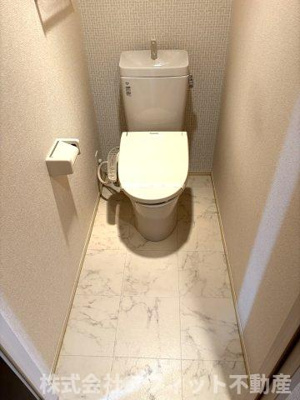 【トイレ】 | ヴィラ・ラシュレ A棟 | 温水洗浄暖房便座