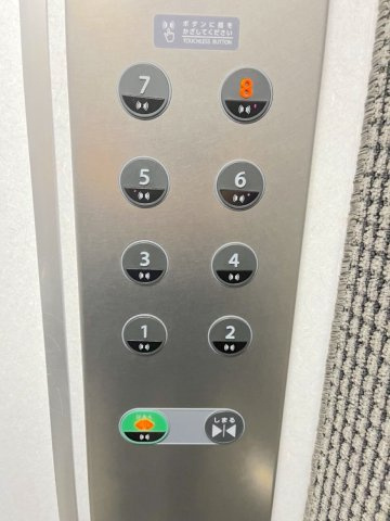 アンピール松島のその他共用部分|エレベーターは、非接触スイッチ