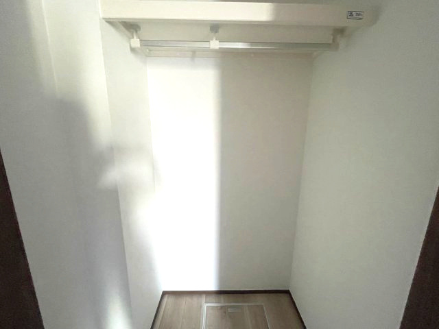 西区井口四丁目　№35784の収納|洋室9帖内クローゼット