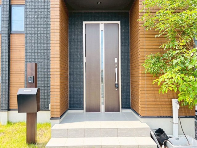 【商談中】中古戸建　羽島市舟橋町2丁目　令和5年築の玄関