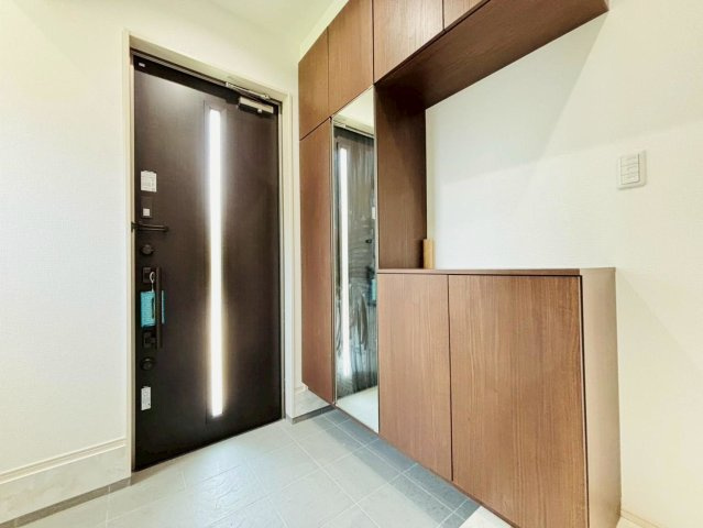 【商談中】中古戸建　羽島市舟橋町2丁目　令和5年築の玄関