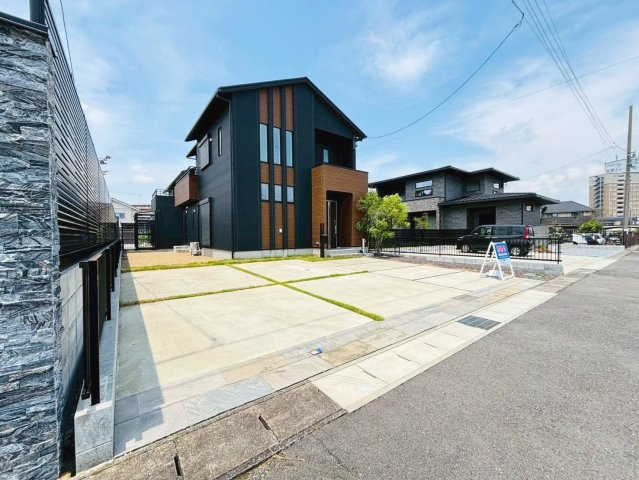 中古戸建　羽島市舟橋町2丁目　令和5年築の駐車場