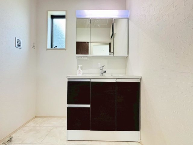 中古戸建　羽島市舟橋町2丁目　令和5年築の独立洗面台