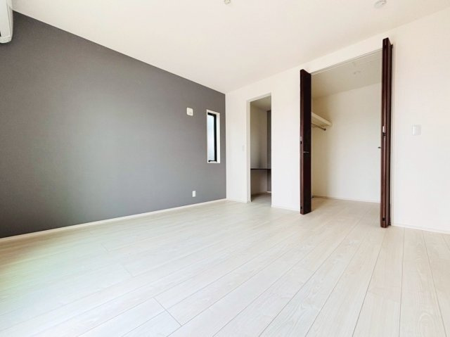 【商談中】中古戸建　羽島市舟橋町2丁目　令和5年築の洋室|2階　9.5帖洋室