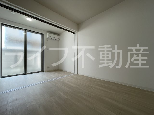 COSMO　WAKAEMINAMIの居間・リビング|おしゃれな居間です