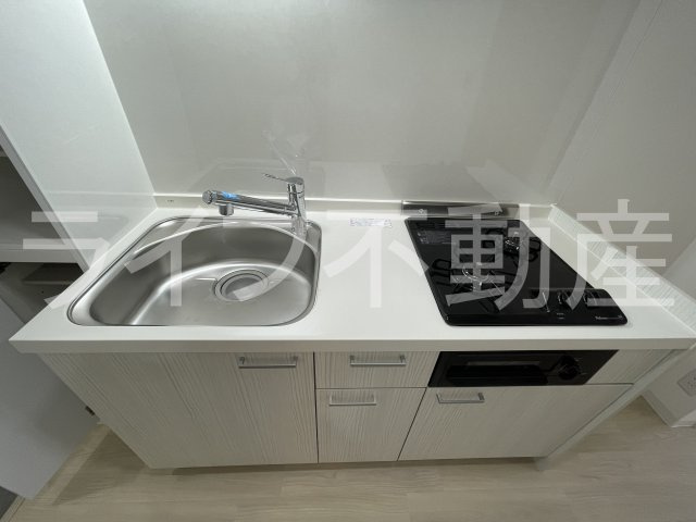 COSMO　WAKAEMINAMIのキッチン|コンパクトなキッチンで掃除もラクラク