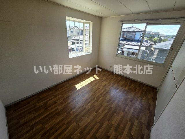 トゥインクル塔乃本 B棟の洋室