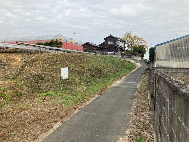 売店舗　豊川市千両町下西の谷のその他|北側前面道路（西側より撮影）
