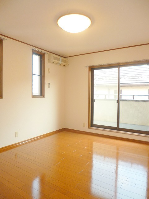 グレースの寝室|角部屋2面採光　日当たり良好