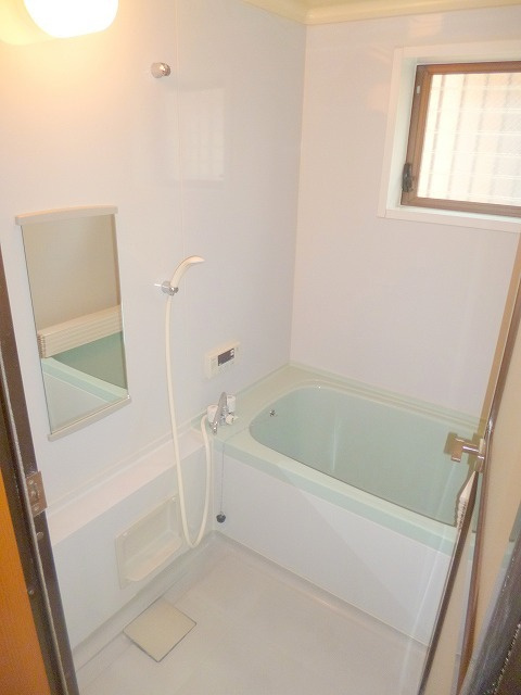 グレースの浴室|★窓付きで換気のしやすいバスルーム★