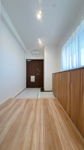 【玄関】 | トーカンマンション警固・内野警固ビル☆仲介手数料無料☆ | 玄関はスペースを確保し廊下は人が通れる最低限の広さにしてます。そのことで中の居住空間を最大限に活かしてます。