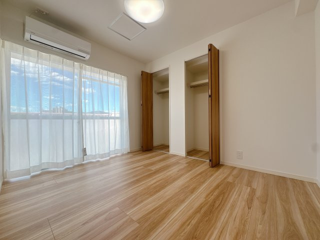 【洋室】 | トーカンマンション警固・内野警固ビル☆仲介手数料無料☆ | 一人ひとり快適な空間は違うからこそ、家具の配置もアレンジしやすいシンプルなデザインに。