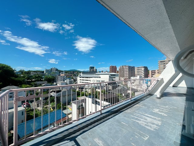 【バルコニー】 | トーカンマンション警固・内野警固ビル☆仲介手数料無料☆ | この眺めが欲しくて住む。そういう住まいの選び方もここでならあります。