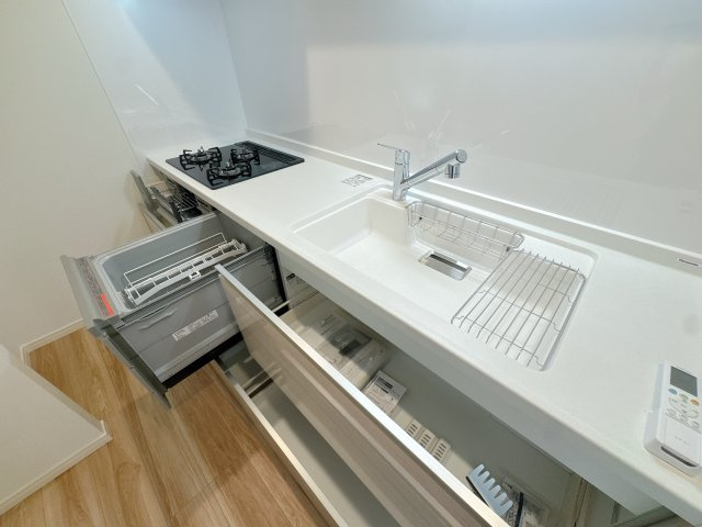 【キッチン】 | トーカンマンション警固・内野警固ビル☆仲介手数料無料☆ | キッチンは食器洗浄乾燥機付きで機能的♪お洒落なキッチンに気分も上がります♪毎日使う場所だからこそ、こだわりたいですね。